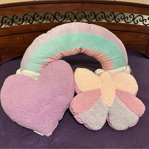 KOOLABURRA Girls bedding, NIP-quilt/shams; pillows lightly used. NON SMOKE HOME